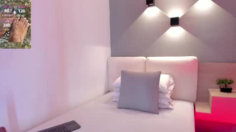 Ella online show from October 2025 12:19:02 PM