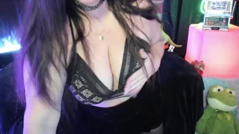 ELLE online show from November 2025 08:08:01 PM