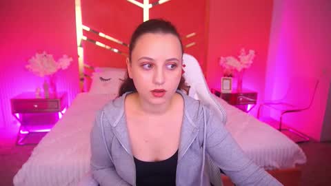 Snapshot of elleebloom chatting on November 2025 02:29:02 PM elleebloom online show from November 2025 02:29:02 PM