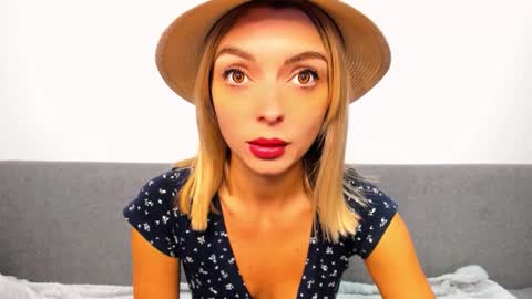 ellen_flow online show from October 2025 09:33:01 PM