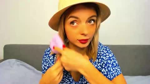 ellen_flow online show from October 2025 08:44:01 PM