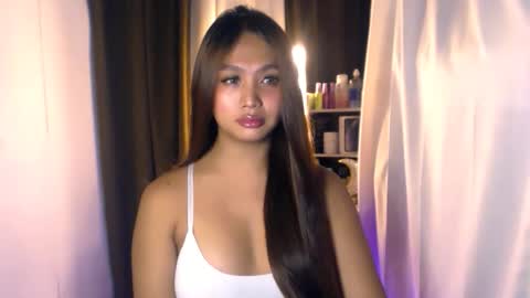 Snapshot of elliecummers chatting on May 2026 01:50:01 PM ellie online show from May 2026 01:50:01 PM