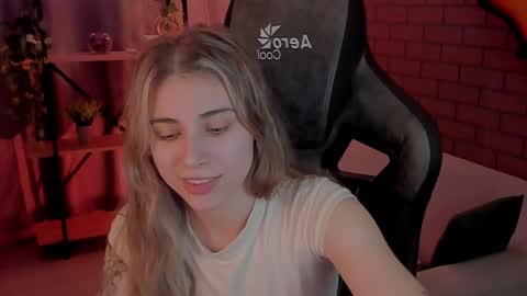 elliecutes online show from December 2024 06:37:02 PM