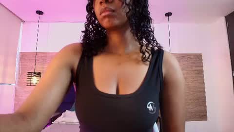 Snapshot of elliee_alves chatting on June 2026 06:18:02 PM elliee_alves online show from June 2026 06:18:02 PM