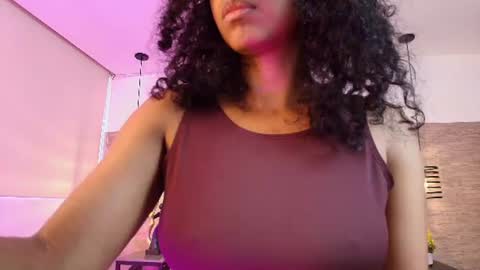 Snapshot of elliee_alves chatting on June 2026 04:10:01 PM elliee_alves online show from June 2026 04:10:01 PM