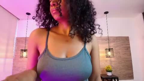 Snapshot of elliee_alves chatting on June 2026 01:26:01 PM elliee_alves online show from June 2026 01:26:01 PM