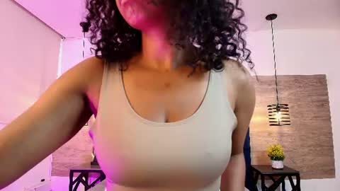 Snapshot of elliee_alves chatting on June 2026 01:45:02 PM elliee_alves online show from June 2026 01:45:02 PM