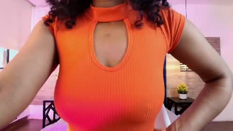 Snapshot of elliee_alves chatting on July 2026 02:09:01 PM elliee_alves online show from July 2026 02:09:01 PM
