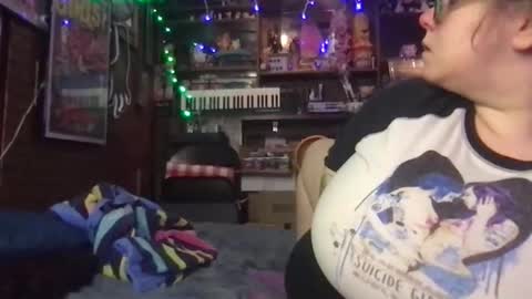 Ellie Louise online show from December 2025 03:33:01 AM