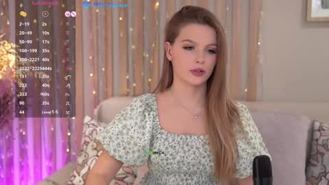 Snapshot of elliemoore_ chatting on February 2025 12:08:02 AM Ellie Moore online show from February 2025 12:08:02 AM