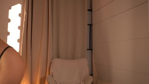 Snapshot of ellinrose chatting on December 2025 05:11:02 PM Caroline-ellin online show from December 2025 05:11:02 PM