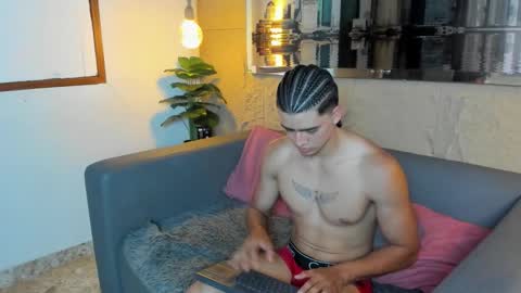Snapshot of elliot_colton chatting on November 2025 09:36:01 PM Elloit Colton online show from November 2025 09:36:01 PM