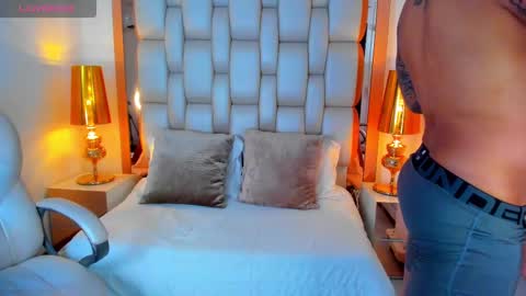 E L L I O T    V E L E Z online show from March 2025 08:49:01 PM