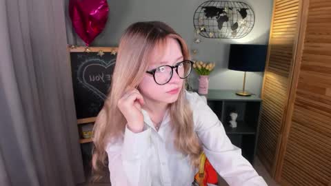 Snapshot of elliup chatting on October 2025 01:37:02 AM elliup online show from October 2025 01:37:02 AM