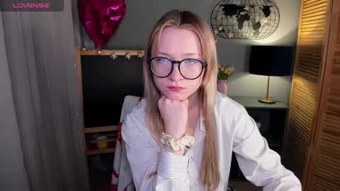 Snapshot of elliup chatting on October 2025 08:35:01 AM elliup online show from October 2025 08:35:01 AM