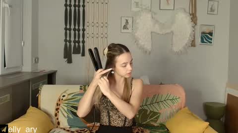 elly_ary online show from December 2025 09:20:02 PM