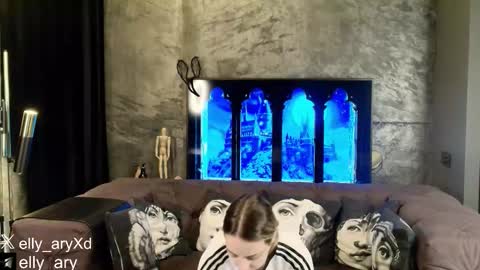 elly_ary online show from February 2026 09:35:02 PM