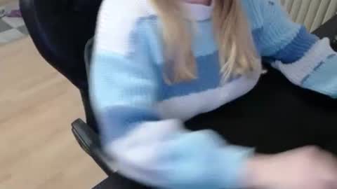 Elly online show from October 2025 07:48:02 PM