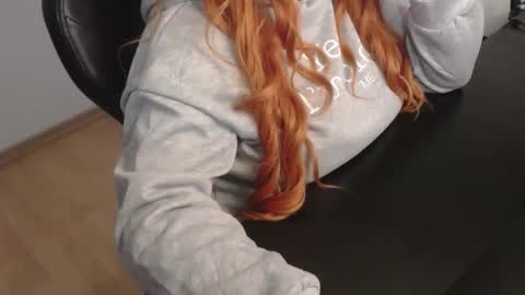 Elly online show from December 2025 09:19:02 PM