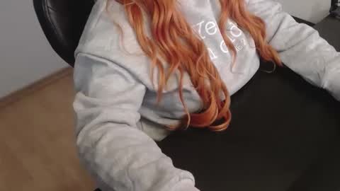 Elly online show from December 2025 07:30:02 PM