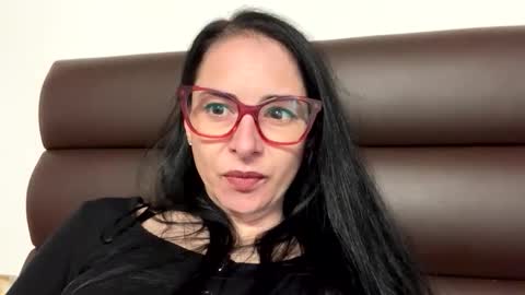 ellyadavis online show from November 2025 06:56:02 AM