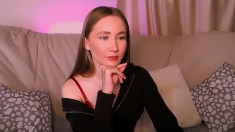 Snapshot of ellycolins_ chatting on February 2026 03:21:02 AM Elly online show from February 2026 03:21:02 AM