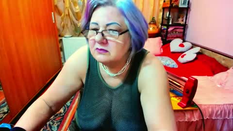 Snapshot of ellyhot53 chatting on December 2024 12:34:02 AM ellyhot53 online show from December 2024 12:34:02 AM