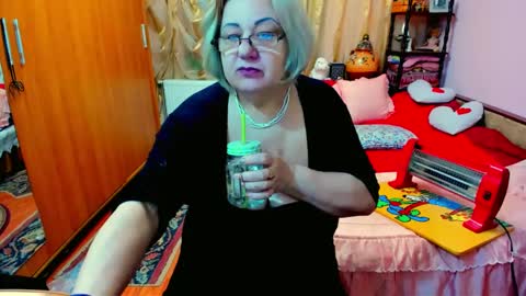 Snapshot of ellyhot53 chatting on January 2025 02:28:01 PM ellyhot53 online show from January 2025 02:28:01 PM