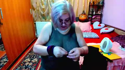 Snapshot of ellyhot53 chatting on February 2025 02:49:01 PM ellyhot53 online show from February 2025 02:49:01 PM