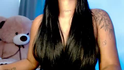 Snapshot of ellylovee chatting on May 2026 04:23:01 PM Elly online show from May 2026 04:23:01 PM