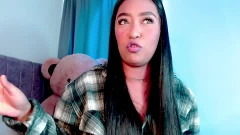 Snapshot of ellylovee chatting on May 2026 10:08:02 PM Elly online show from May 2026 10:08:02 PM