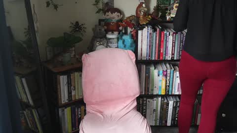 Elly Naomi online show from October 2025 04:18:01 PM