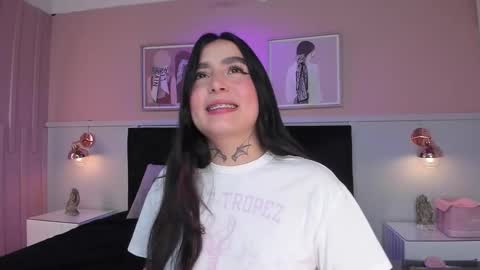 Elodie  online show from December 2025 11:52:02 AM