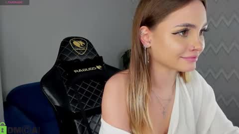 elsa_carterr online show from November 2025 11:22:02 AM