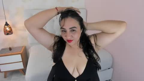 Snapshot of elsa_lynn chatting on June 2026 08:52:02 PM ELSA online show from June 2026 08:52:02 PM