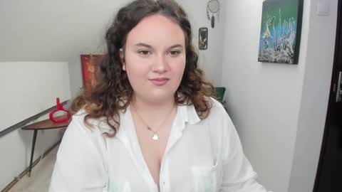 elvirajones online show from March 2026 12:00:01 PM