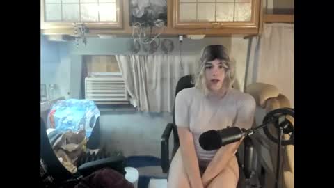 Snapshot of elvymay chatting on October 2025 01:35:01 AM elvymay online show from October 2025 01:35:01 AM
