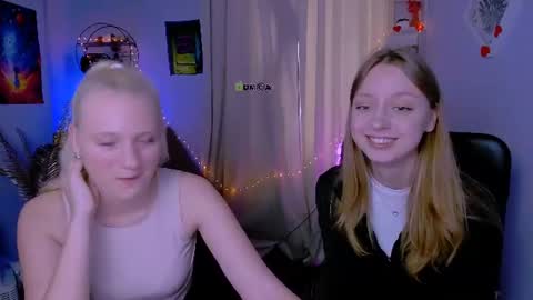 Snapshot of elyra_lir chatting on June 2026 02:06:02 PM Elly online show from June 2026 02:06:02 PM