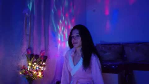 Elisa online show from February 2025 08:51:02 PM