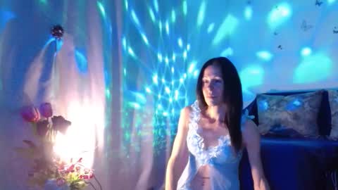 Elisa online show from September 2025 05:50:01 PM