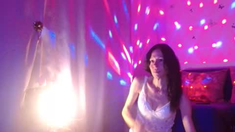 Elisa online show from October 2025 06:43:01 PM