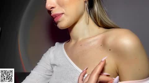 Elysia online show from October 2025 10:08:02 PM