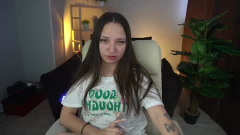 Snapshot of elyslunar_ chatting on December 2024 10:13:02 AM Call me Elis online show from December 2024 10:13:02 AM