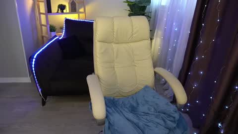 Snapshot of elyslunar_ chatting on January 2025 12:25:02 PM Call me Elis online show from January 2025 12:25:02 PM