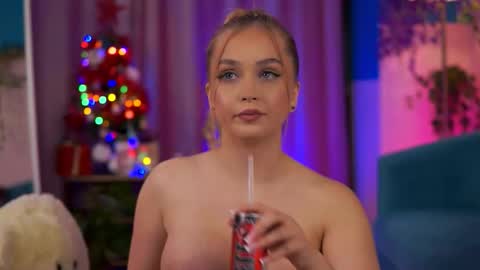 Elyssa online show from December 2025 08:04:02 PM