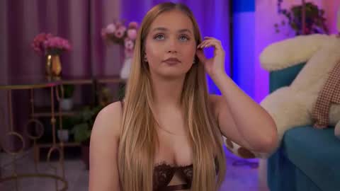 Elyssa online show from January 2026 07:28:02 PM