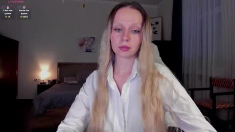 Snapshot of em_emilie chatting on February 2026 04:24:02 PM Emilie online show from February 2026 04:24:02 PM