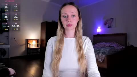 Snapshot of em_emilie chatting on April 2026 05:22:02 PM Emilie online show from April 2026 05:22:02 PM
