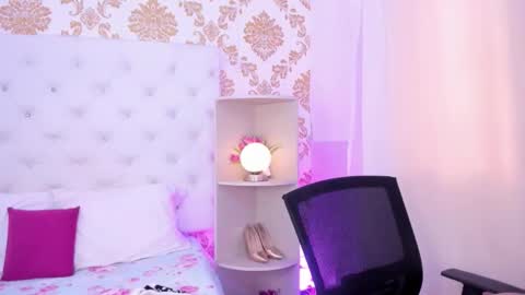 Ema Lambert  online show from January 2026 02:00:01 PM