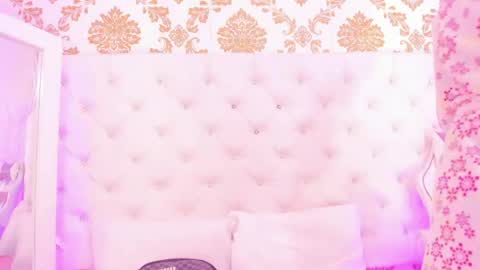 Snapshot of ema_lambert chatting on April 2026 12:29:02 PM Ema Lambert online show from April 2026 12:29:02 PM